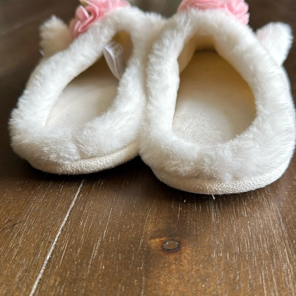 Size 12/13 FAO Schwarz kids unicorn faux fur slippers